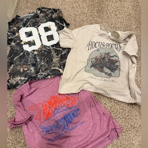 EUC women’s graphic tees